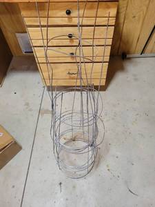 lot 14 image: Wire Plant Support Cage Set