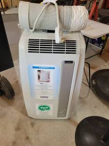 lot 15 image: DeLonghi Portable Air Conditioner 12,000 BTU with Dehumidifier no remote control
