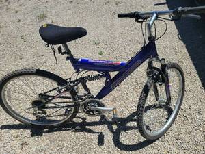 lot 22 image: Free Spirit Full Suspension Mountain Bike