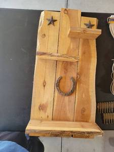 lot 43 image: Rustic Wood Wall Shelf with Star and Horseshoe Decorations