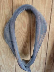 lot 44 image: Horse Collar Harness Equipment