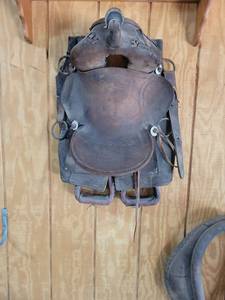 lot 45 image: Western Horse Saddle with Tack