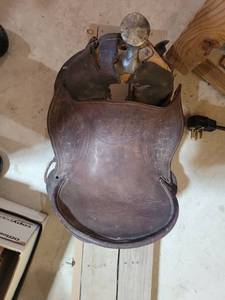 lot 48 image: Western Horse Saddle with Leather Construction