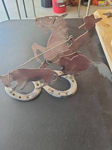 lot 49 image: Rustic Metal Wall Art Cowboy and Horseshoes Set