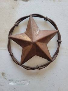 lot 78 image: Rustic Metal Star Wall Decor with Barbed Wire Circle Frame