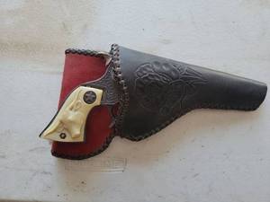 lot 84 image: Western Cap Gun Revolver with Leather Holster Set
