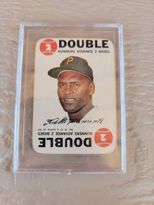 lot 113 image: Roberto Clemente Pittsburgh Pirates Baseball Trading Card
