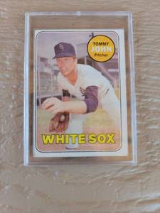 lot 114 image: Tommy John Chicago White Sox Pitcher Baseball Card 1969
