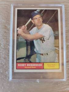 lot 123 image: 1961 Topps Bobby Richardson Baseball Card #180 New York Yankees