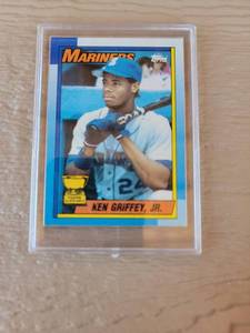 lot 124 image: 1990 Topps Ken Griffey Jr Baseball Card #336 Seattle Mariners