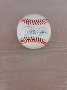 lot 137 image: Pete Rose Signed Official National League Baseball