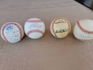lot 139 image: Signed Baseball Collection Set of 4
