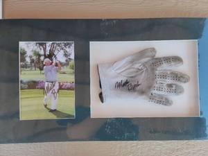 lot 156 image: Miller Barber  Signed Golf Photo and Glove Set