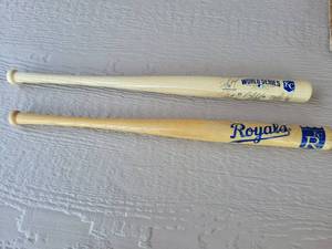 lot 227 image: Kansas City Royals World Series Commemorative mini Baseball Bats Set