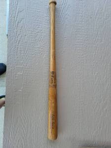 lot 244 image: Wilson A525 Mickey Mantle Model Baseball Bat 31in