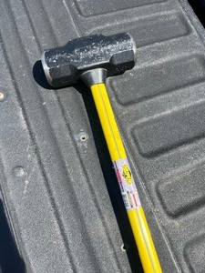 lot 29 image: Nupla 12lb Sledge, 32 Ergo Power handle, SG grip Retails $97