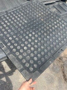 lot 74 image: Heavy Duty � Thick Rubber Mat - Black 4 x 4