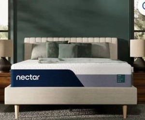 lot 8 image: Nectar Premier 13 Inch Memory Foam Mattress, King Retail $1099