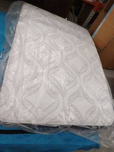 lot 13 image: Essentials 12 Inch Hybrid Full Mattress Retail $799