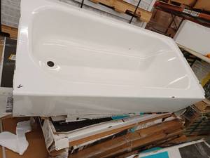 lot 14017 image: 32-in x 60-in White Porcelain Enameled Steel Rectangle Alcove Soaking Bathtub, Left Drain