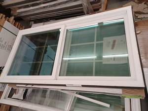 lot 14042 image: Double Hung Vinyl Window, 31.5 x 61