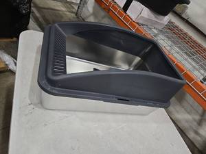 lot 9558 image: Stainless Steel Litter Box, Semi-Enclosed Splash-Proof and Leak-Proof Design, Removable Lid, Suitable for Big Cats,