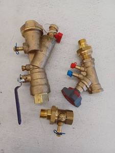 lot 14074 image: Lot Of Flow Control Valve