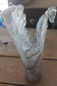 lot 4852 image: Murano Vase 11 tall