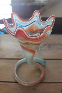 lot 4853 image: Vintage Hand Blown Glass Tulip Vase