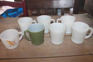 lot 4857 image: Vtg. Fire King Coffee Cups and Creamer