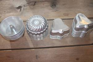 lot 4867 image: 31-Vtg. Jello & Dessert Molds