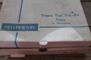 lot 4869 image: IOB Vintage Hellerware 3 Tier Tray by Chromium