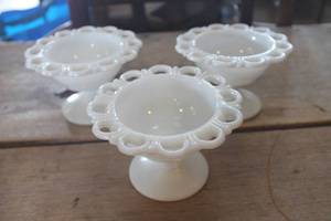 lot 4871 image: 3 Vtg. Milk Glass Scalloped Candy Dishes 5 wide