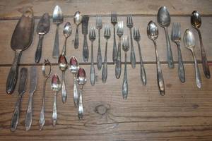 lot 4872 image: Vtg. Roger Bros. Silverware & More