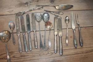 lot 4873 image: Vtg. Serving Utensils and More