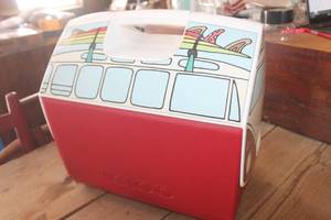 lot 4878 image: Vtg. Igloo VW Volkswagen Van 16 Qt. Cooler