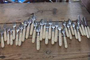 lot 4883 image: Vtg. Forever Yours Corelle Silverware