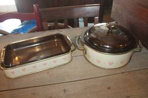 lot 4884 image: Vtg. Casserole Dishes wForever Yours Corelle Metal Holders needs cleaning