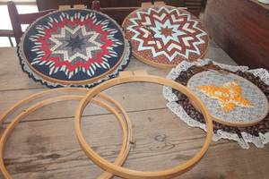 lot 4886 image: Vtg. Quilted Stars, Hoops & More