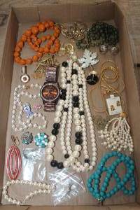 lot 4893 image: Vintage Jewelry, Watch & More