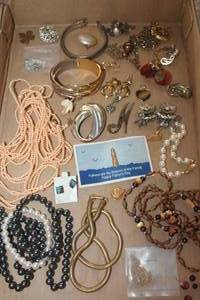 lot 4895 image: Misc. Vtg. Jewelry & More