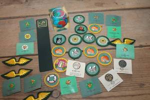 lot 4899 image: Girl Scout Patches, Bookmark and More