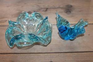 lot 4900 image: Vintage Bubble Glass Ashtray and Blue Bird
