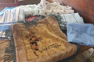 lot 4906 image: Box of Vtg. Sheets and Pillowcases