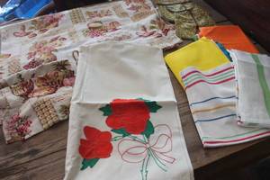 lot 4908 image: Vtg. Tableclothes, Hand Towels & More