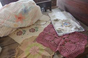 lot 4909 image: Vtg. Chenille Has Stains, Dresser Scarf & More