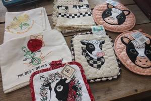 lot 4912 image: Vintage Tea Towels and More
