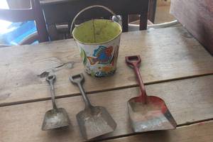 lot 4915 image: Vtg. Metal Sand Pail and Shovels