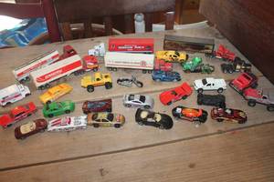 lot 4926 image: Vtg. Hot Wheels and More