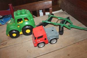 lot 4929 image: Vtg. John Deere Plow and More